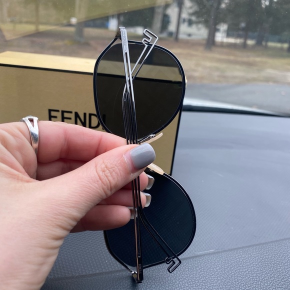 Fendi 60 aviator sunglasses - Picture 4 of 9